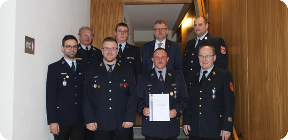 Beitragsbild Ehrennadel der Jugendfeuerwehr Bayern für Günter Schraml