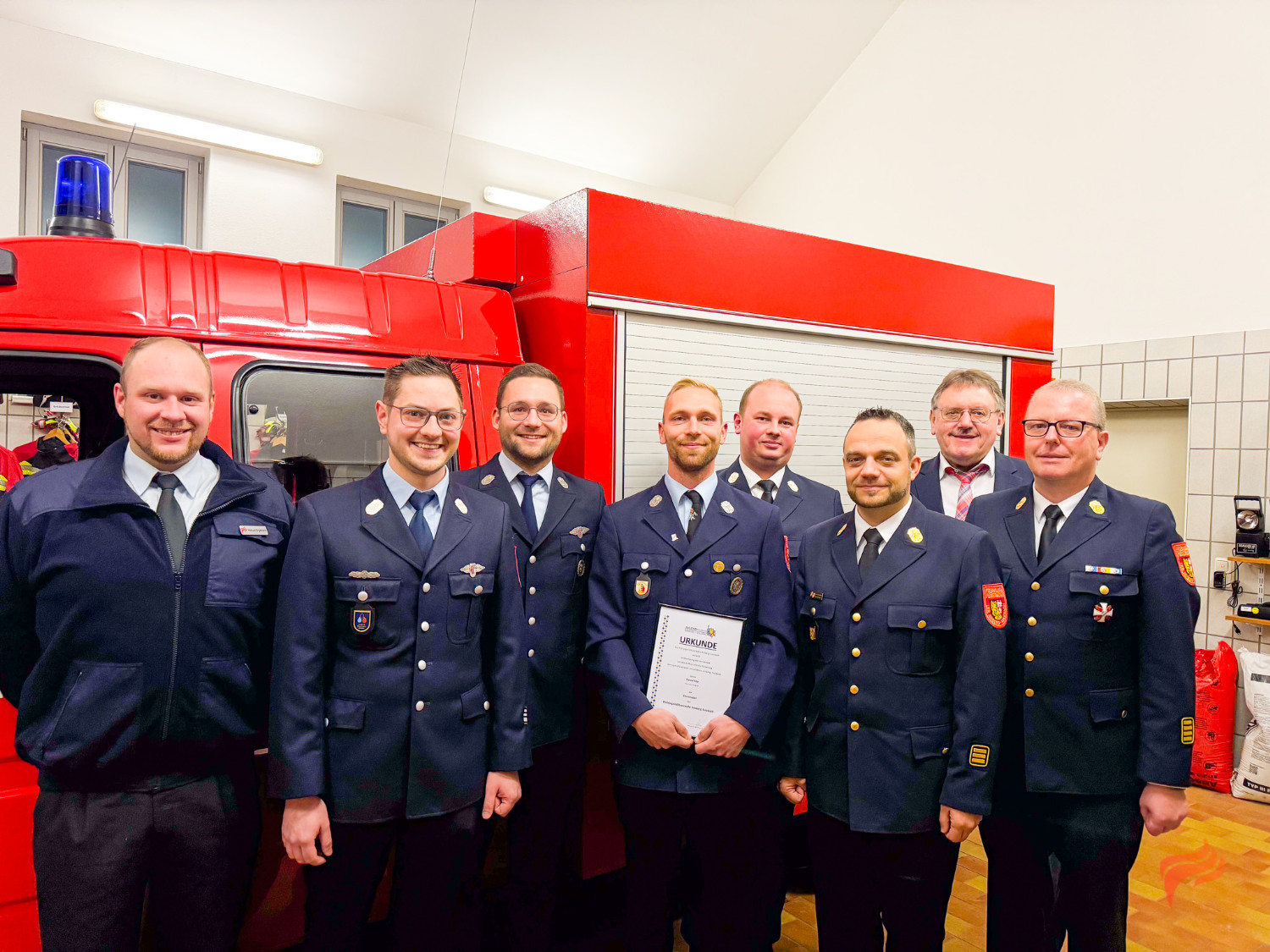 Titelbild Ehrennadel der Kreisjugendfeuerwehr Amberg-Sulzbach verliehen