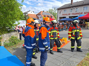 Bild Eindrucksvolle Schauübung der GJF beim Garagenfest in Schlicht